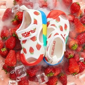 Kids Strawberry summer canvas sandals. Size US 10C(Toddler Girl)